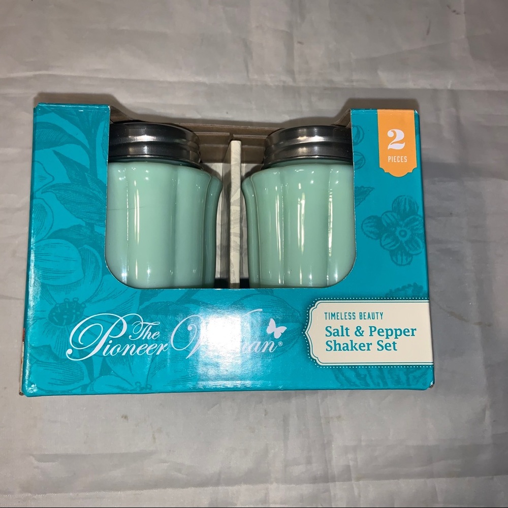 The Pioneer Woman Timeless Beauty Salt and Pepper Shakers New In Box